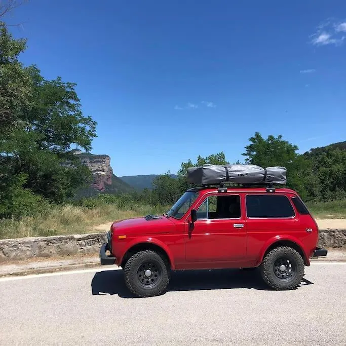 公寓 略夫雷加特河畔奥斯皮塔莱特Lada Niva Camperized - Available In Barcelona公寓