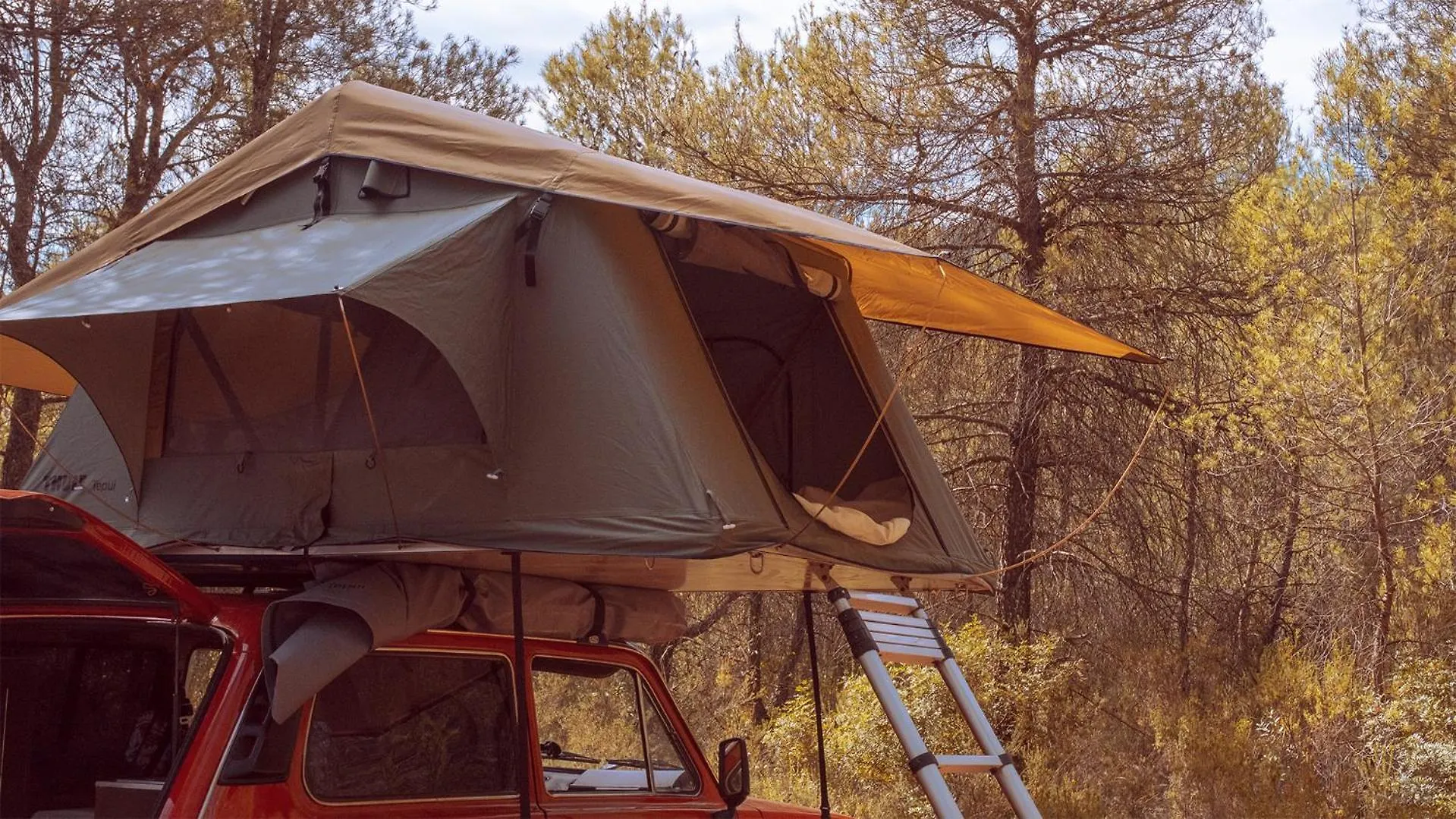 Lada Niva Camperized - Available In Barcelona Apartment L'Hospitalet de Llobregat